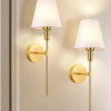 Khi những xu hướng trang trí nội thất hiện đại ngày càng ưa chuộng sự tinh giản nhưng vẫn sang trọng, ĐÈN TƯỜNG DECOR ART737A chính là gợi ý hoàn hảo để bạn làm mới không gian sống. Với thiết kế nhẹ nhàng, chất liệu phối hợp độc đáo, đèn không chỉ chiếu sáng mà còn trở thành điểm nhấn decor cuốn hút.